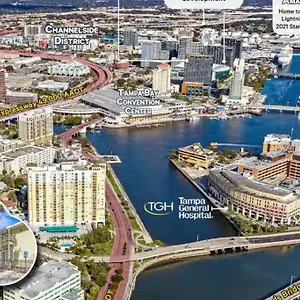 Luxury By Convention Center & Hospital Apartment
