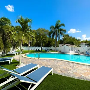 2q Beds With Shared Pool 05 Apartment